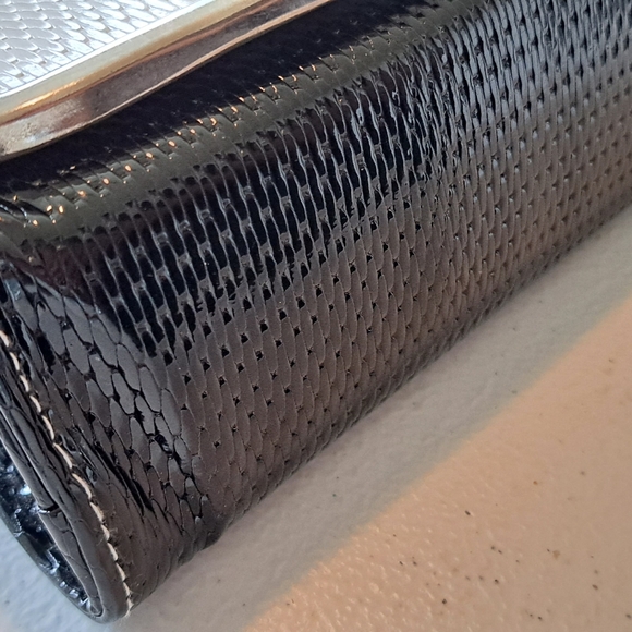 Black and Cream Purse - Picture 12 of 12